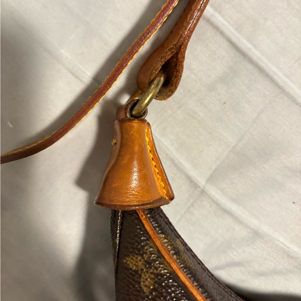 LOUIS VUITTON Monogram Boulogne 30 Shoulder Bag - Picture 10 of 15